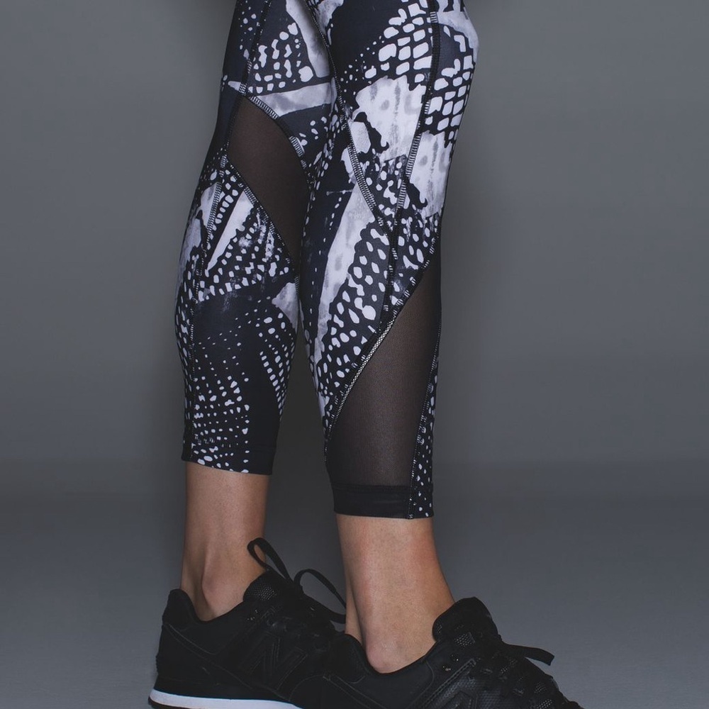 Lululemon Inspire Women’s Tight II size 4 legging Mesh Luxtreme White Black - Picture 3 of 11